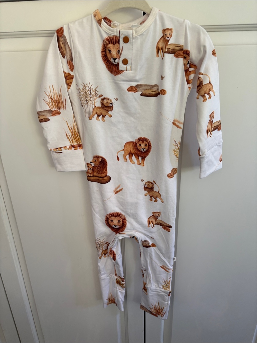 Snuggle hunny White Baby Romper with Lion Print organic